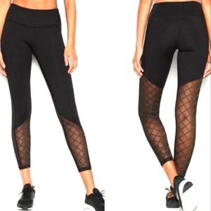 NWT Victoria Sport Knockout Leggings
